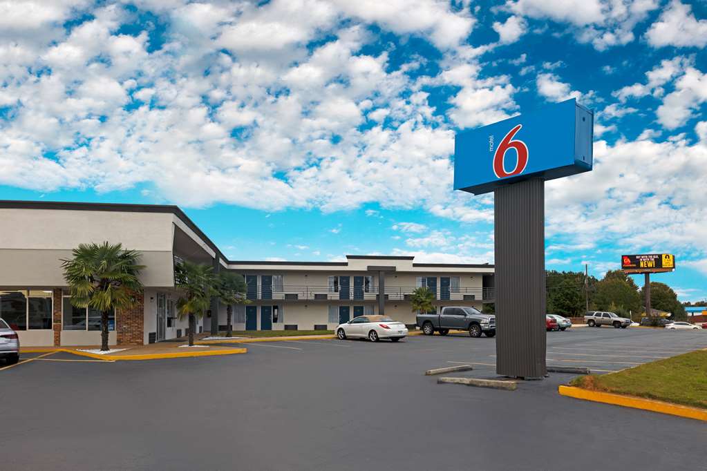 Motel 6 McDonough GA - carbon neutral hotel in Mcdonough