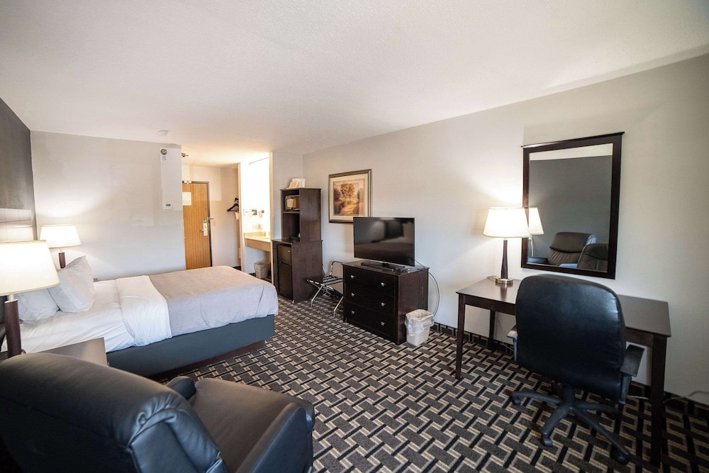 Quality Inn & Suites Watertown near Prairie Lakes Ice Arena - photo 21