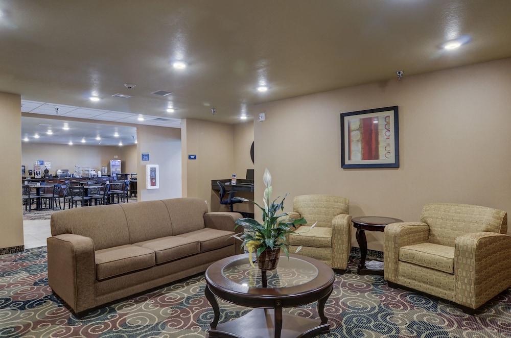 Cobblestone Inn & Suites Kersey - photo 4