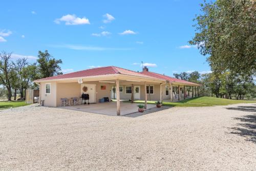 Omie's Ranch Haus — 4-Star Luxury Hotel in Fredericksburg, United States