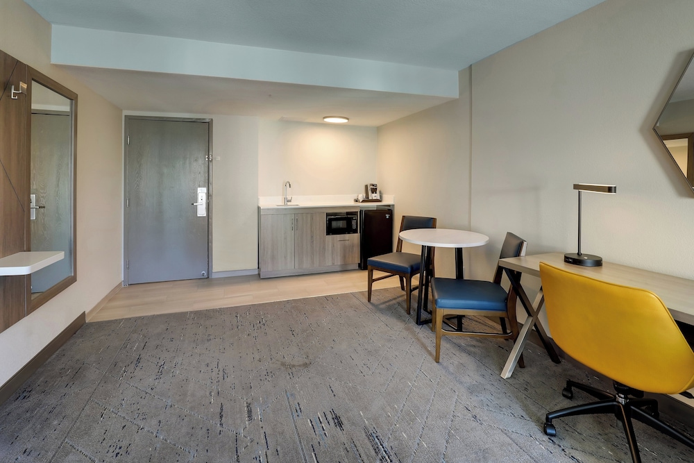 Holiday Inn Express Hotel & Suites Branson 76 Central by IHG - photo 22