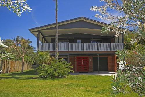 Red Door Beach House — 4-Star Luxury Hotel in Marcoola, Australia