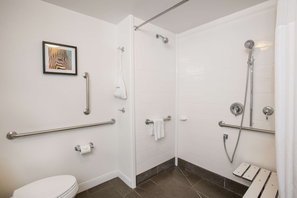 Hampton Inn & Suites Cincinnati Kenwood - photo 32
