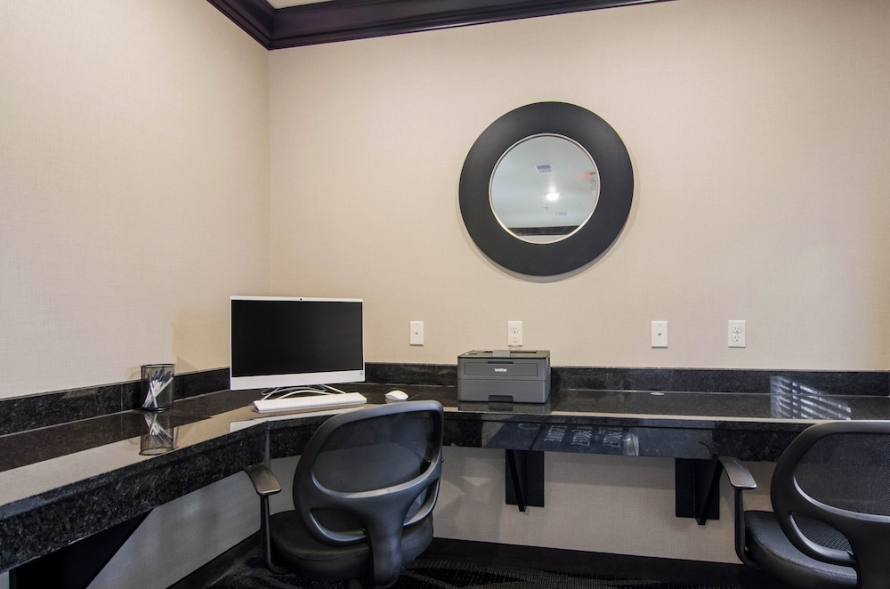 Cobblestone Hotel and Suites Torrington - photo 41