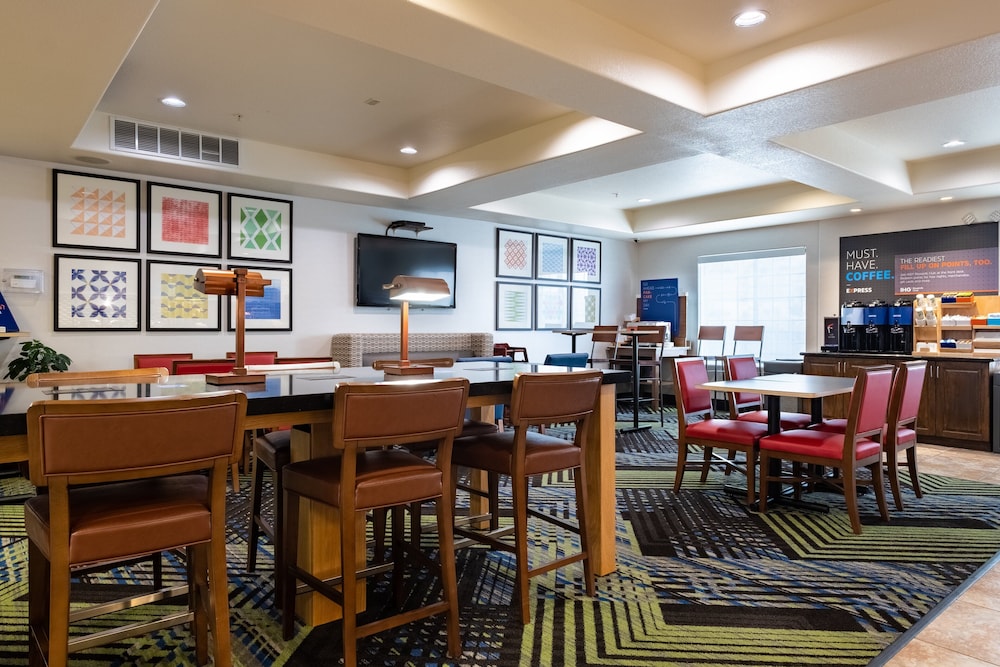 Holiday Inn Express & Suites Evanston By IHG - photo 55