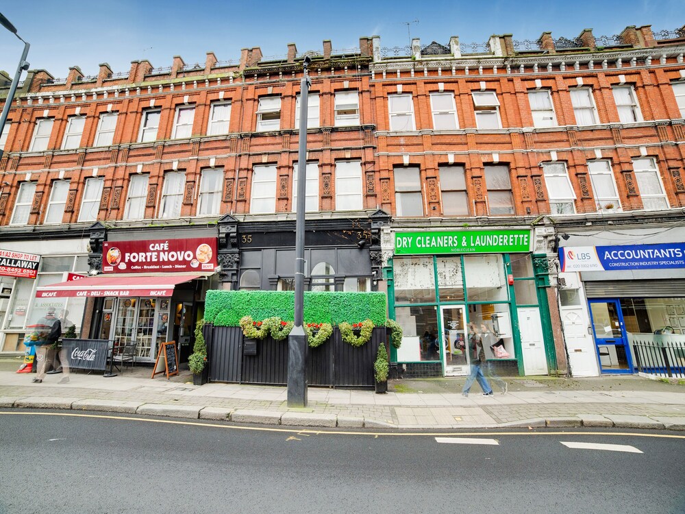 OYO London Lodge — 4-Star Luxury Hotel in London, United Kingdom