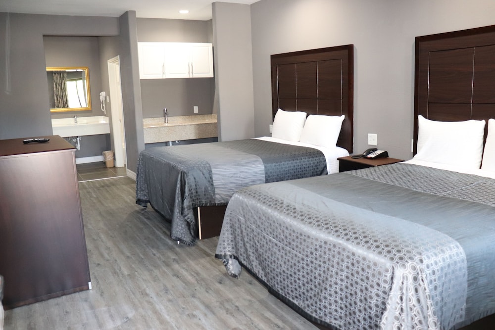 Atlantis Inn and Suites - photo 16