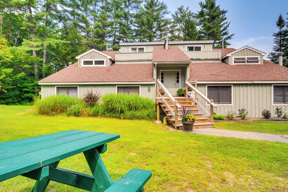 Resort Condo w Loft: 1 Mi to Attitash Mountain