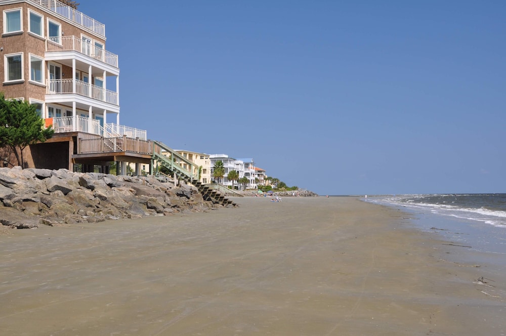 425 Magnolia Unit I by Hodnett Cooper in Saint Simons Island, United States