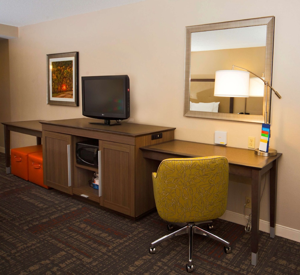 Hampton Inn & Suites Valdosta Conference Center - photo 41