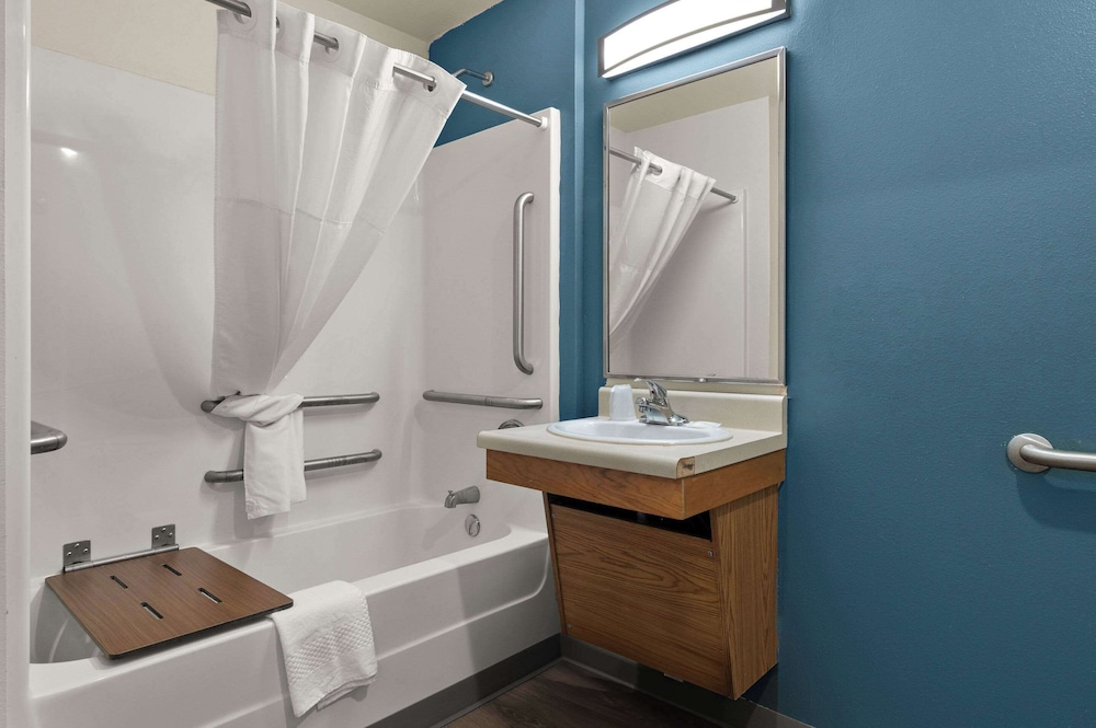 WoodSpring Suites Champaign near University - photo 18