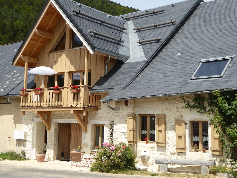 Ferme de la Grande Moucherolle - carbon neutral hotel in Villard-De-Lans