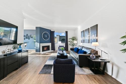 Beverly Hills Penthouse 2 BR Apt with Parking 407 — 4-Star Luxury Hotel in Los Angeles, United States