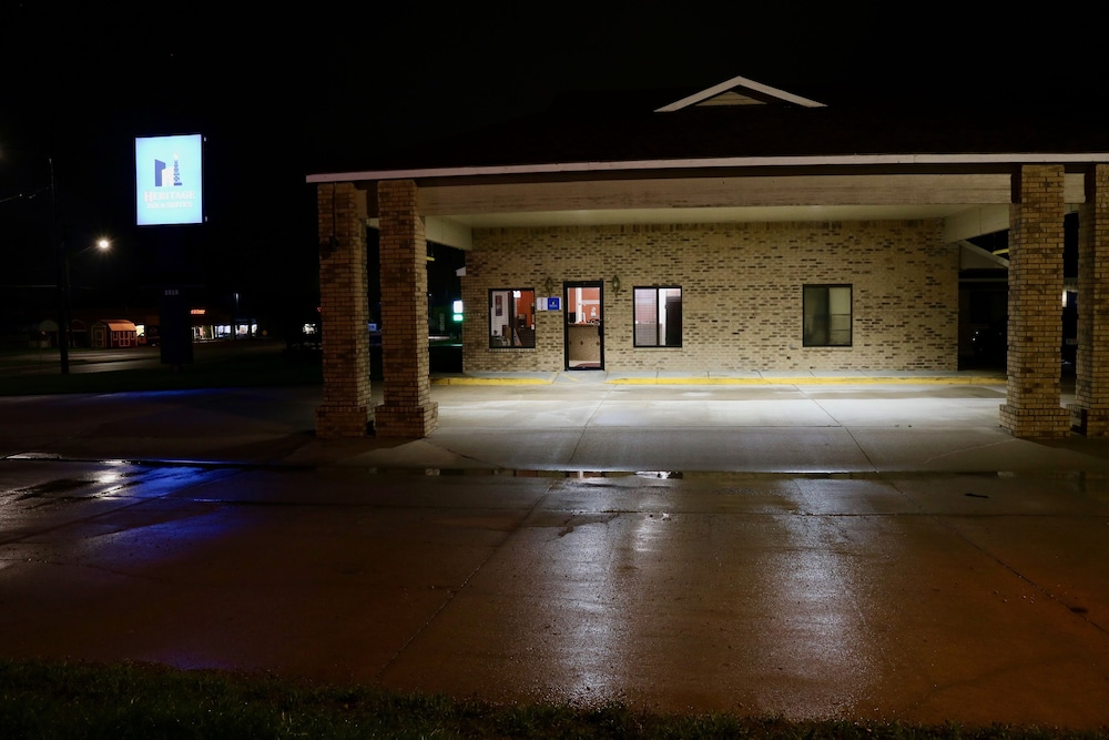 Heritage Inn & Suites - photo 16