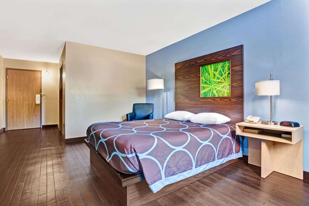 Super 8 by Wyndham Louisville Airport - photo 9