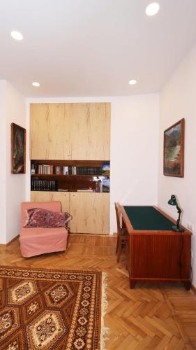 City Center Charm Family Apartment By Wehost