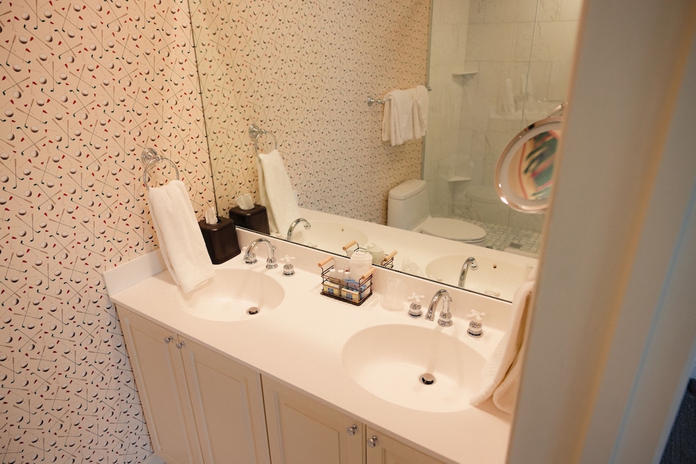 Oakmont Inn - photo 42