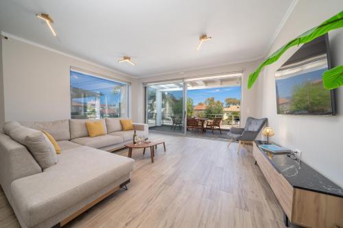 Maria Seaside Apartment — 4-Star Luxury Hotel in Sami, Greece