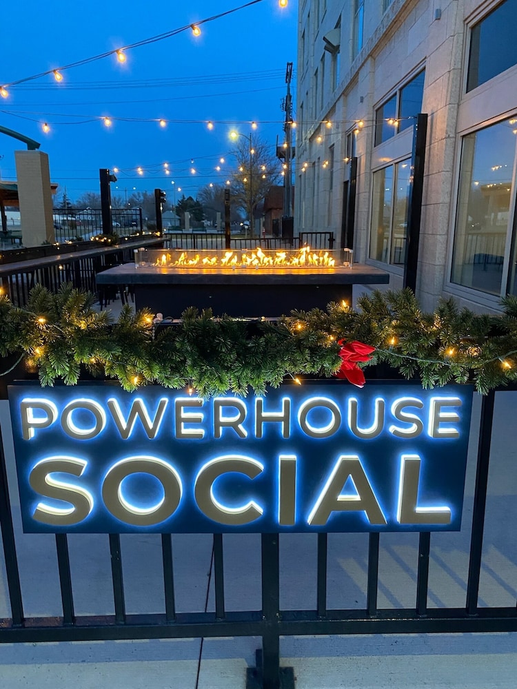 Powerhouse on Broadway - photo 33