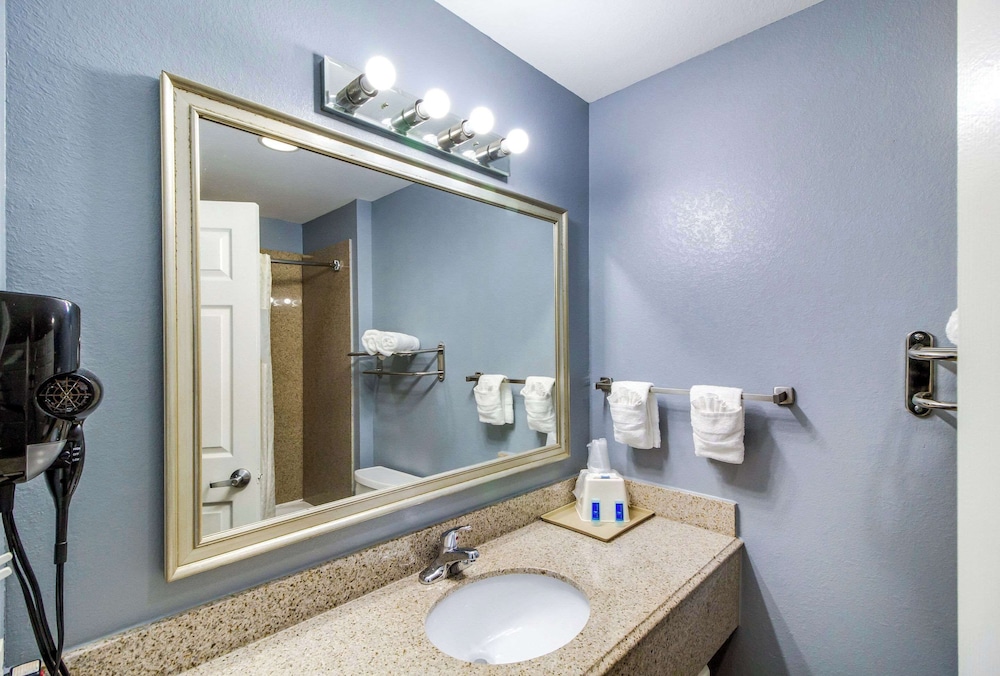 Rodeway Inn & Suites Port Arthur Groves - photo 13