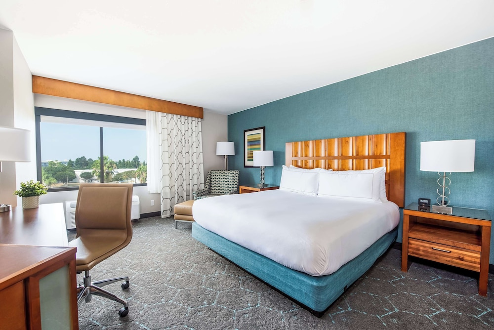 DoubleTree by Hilton Carson - photo 12