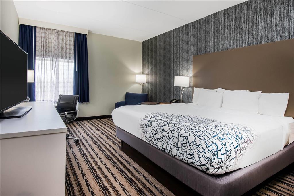 La Quinta Inn & Suites by Wyndham Buffalo Amherst - photo 20
