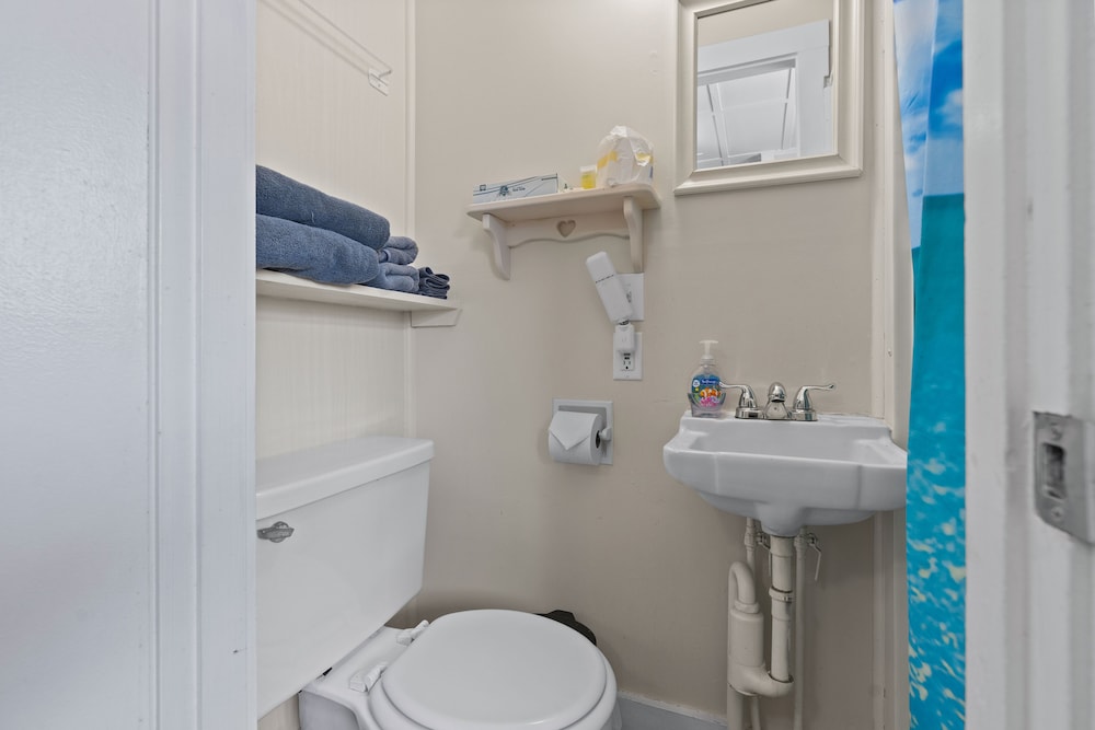 Beach Motel & Suites - photo 34
