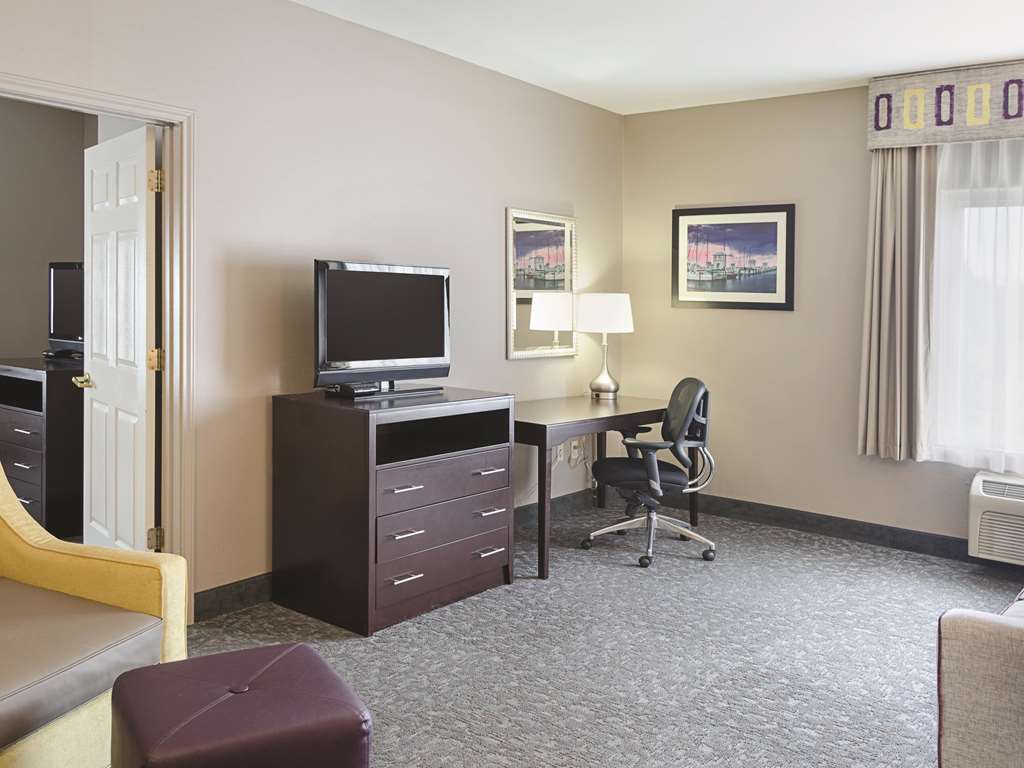 La Quinta Inn & Suites by Wyndham Biloxi - photo 31