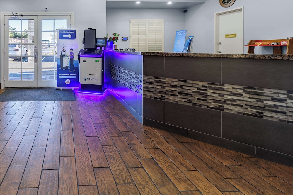 Days Inn & Suites by Wyndham Flagstaff Near University - photo 4