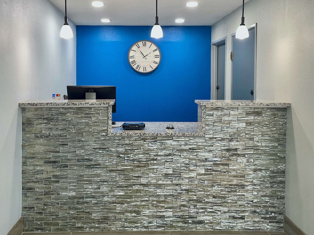 Rodeway Inn near I 35 Lamoni - photo 3