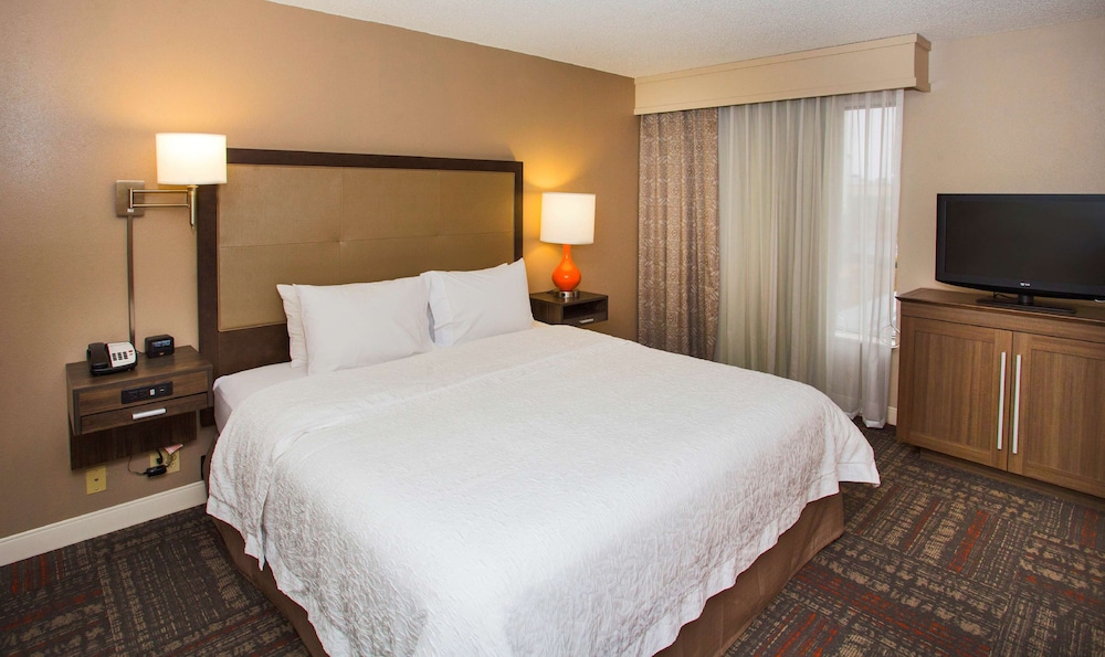 Hampton Inn & Suites Valdosta Conference Center - photo 29