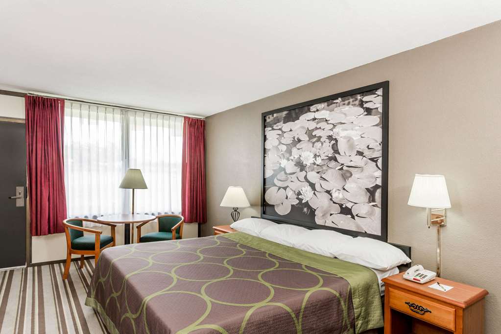 Super 8 by Wyndham Valdosta Mall - photo 6
