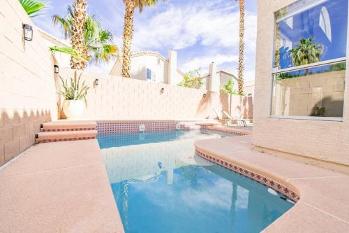 Gorgeous home away from home 3 bed 3 bath W pool
