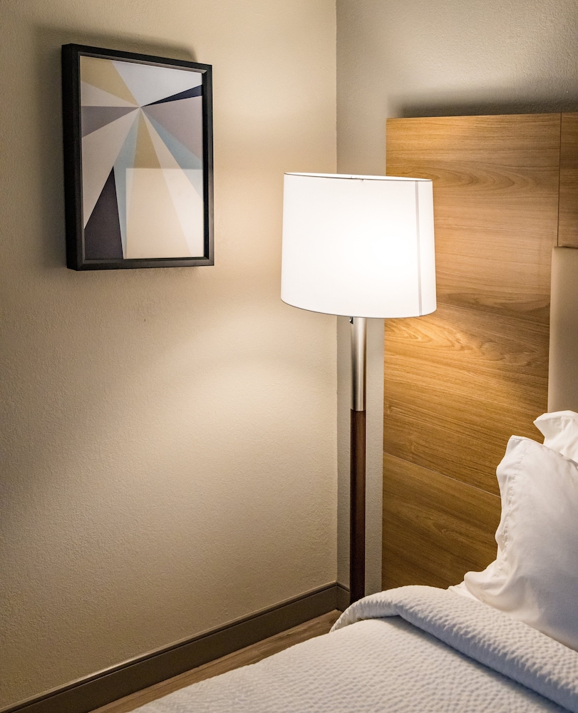 Candlewood Suites Richmond South by IHG - photo 30