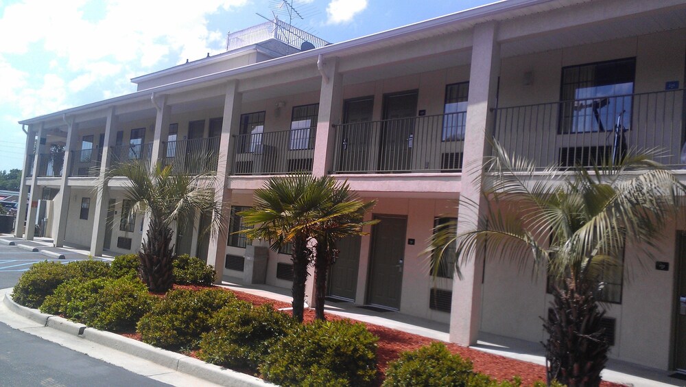 Peach Tree Inn - photo 14