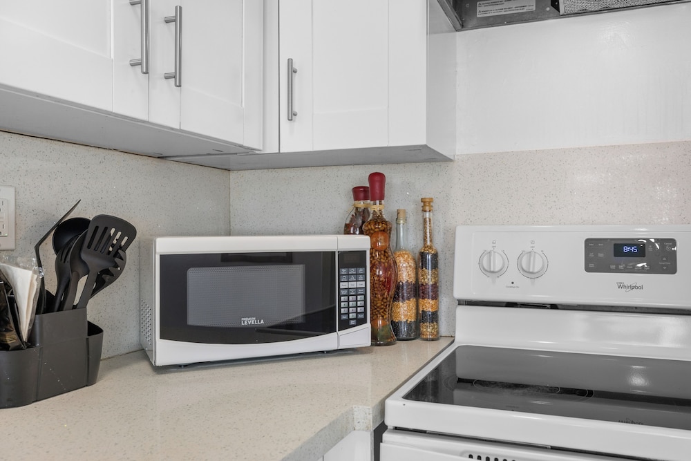 Sunset Inn Hallandale Beach - photo 58