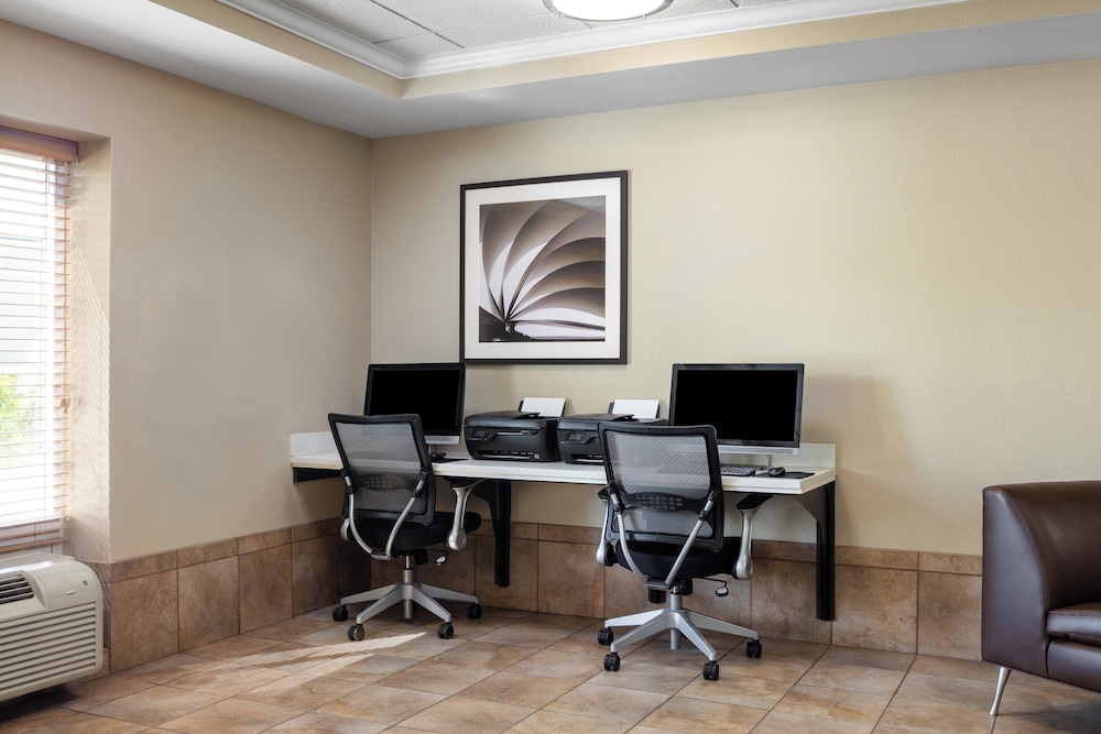 Candlewood Suites Omaha Airport by IHG - photo 24