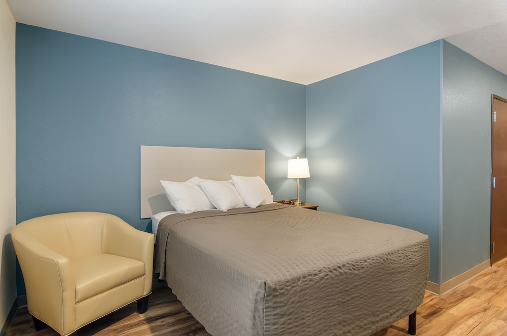 WoodSpring Suites Thornton North Denver - photo 11
