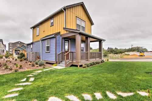 Walk to Beach Ocean Shores House with Fireplace — 4-Star Luxury Hotel in Ocean Shores, United States