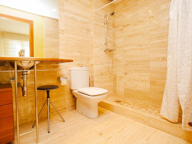 Apartment Plaza Catalunya Rda Universidad by Interhome — 4-Star Luxury Hotel in Barcelona, Spain