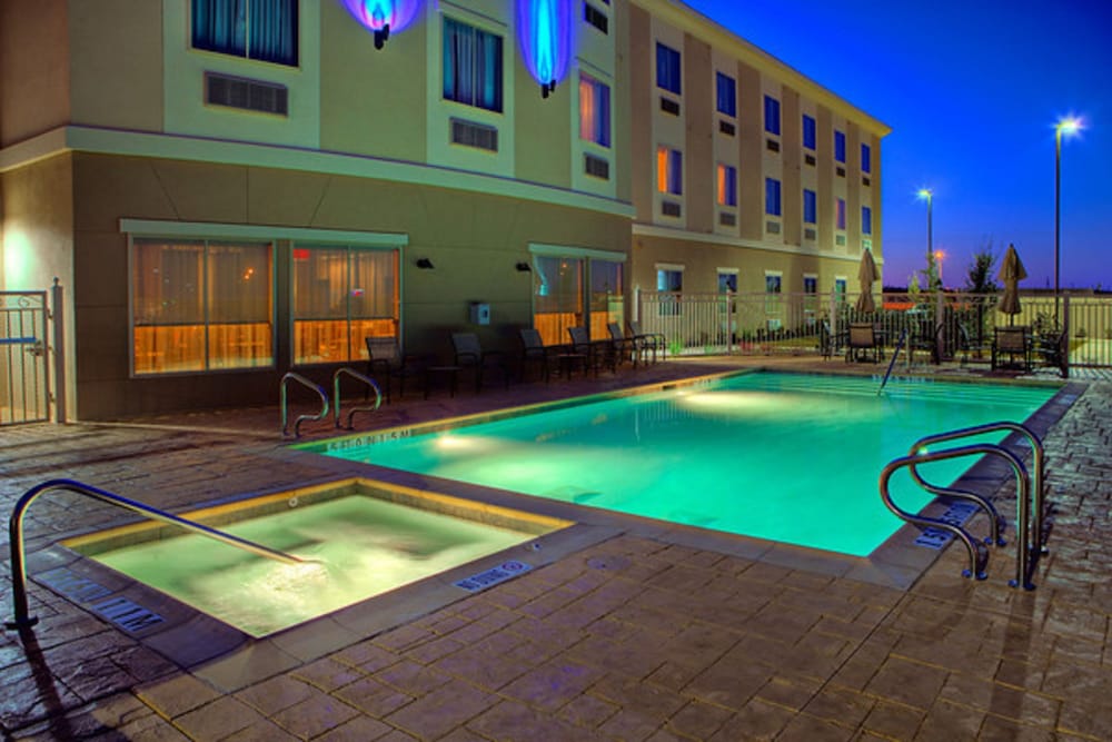 Holiday Inn Express & Suites Cotulla by IHG - photo 25
