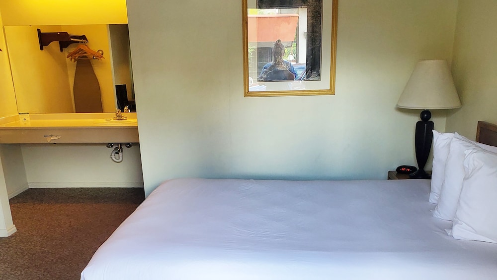 Magnuson Hotel Ely - photo 7