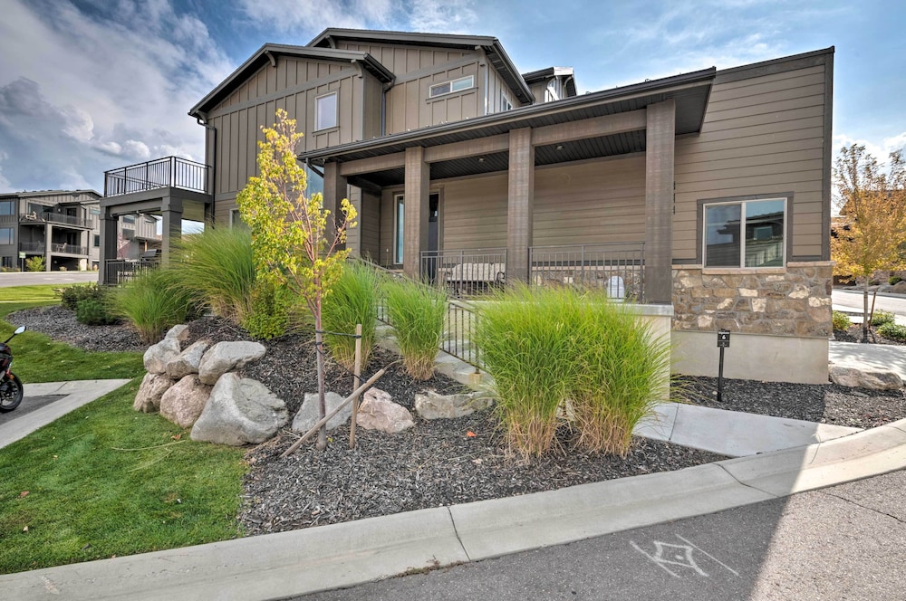 Modern Huntsville Resort Retreat with Deck And Hot Tub - photo 30