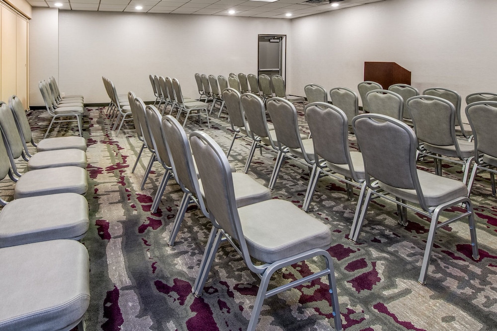 Crowne Plaza Milwaukee Airport by IHG - photo 62