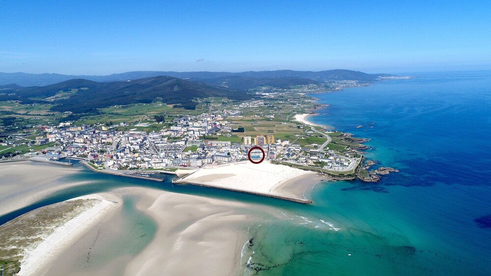 Vivienda en 1ª Linea de Playa Rapadoira Foz — 4-Star Luxury Hotel in Foz, Spain