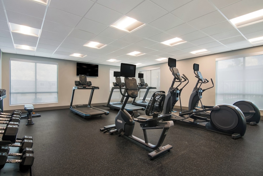 Holiday Inn Express & Suites Springdale Fayetteville Area - photo 25