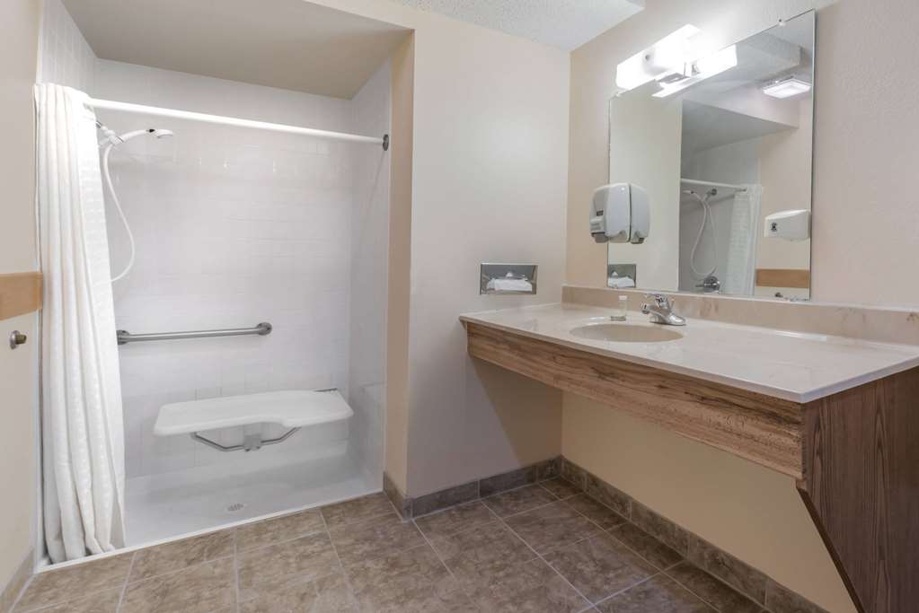 Super 8 by Wyndham Higginsville - photo 12