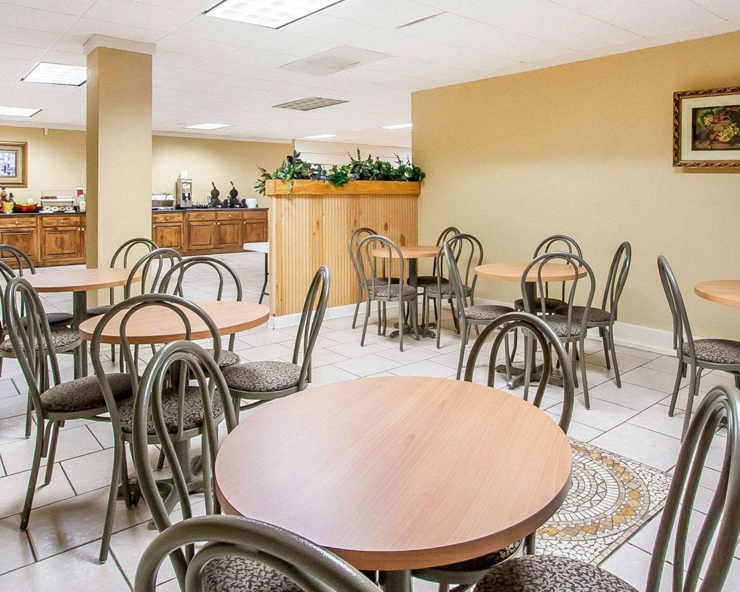 Clarion Inn & Suites University Center - photo 6