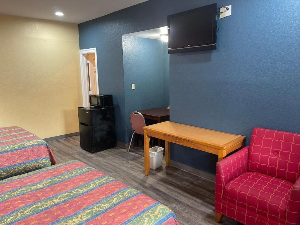 Kenwood Court Motel - photo 15
