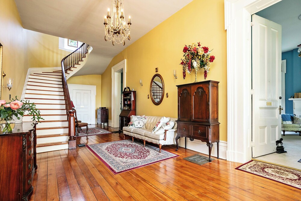 Historic Maple Hill Manor - photo 5